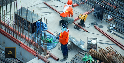 Travailleurs sur un chantier de construction